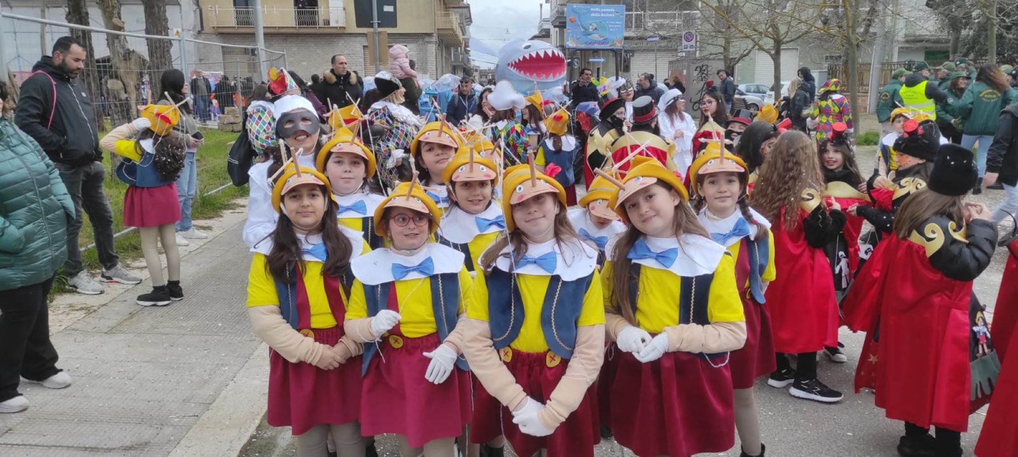 L’Istituto Comprensivo “Hero Paradiso-San Giovanni Bosco” rappresenta con arte e maestria “Le avventure di Pinocchio: Dal legno al Cuore”!