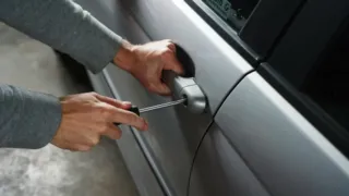 Bari e provincia capitale dei furti d’auto: quasi quindici furti al giorno